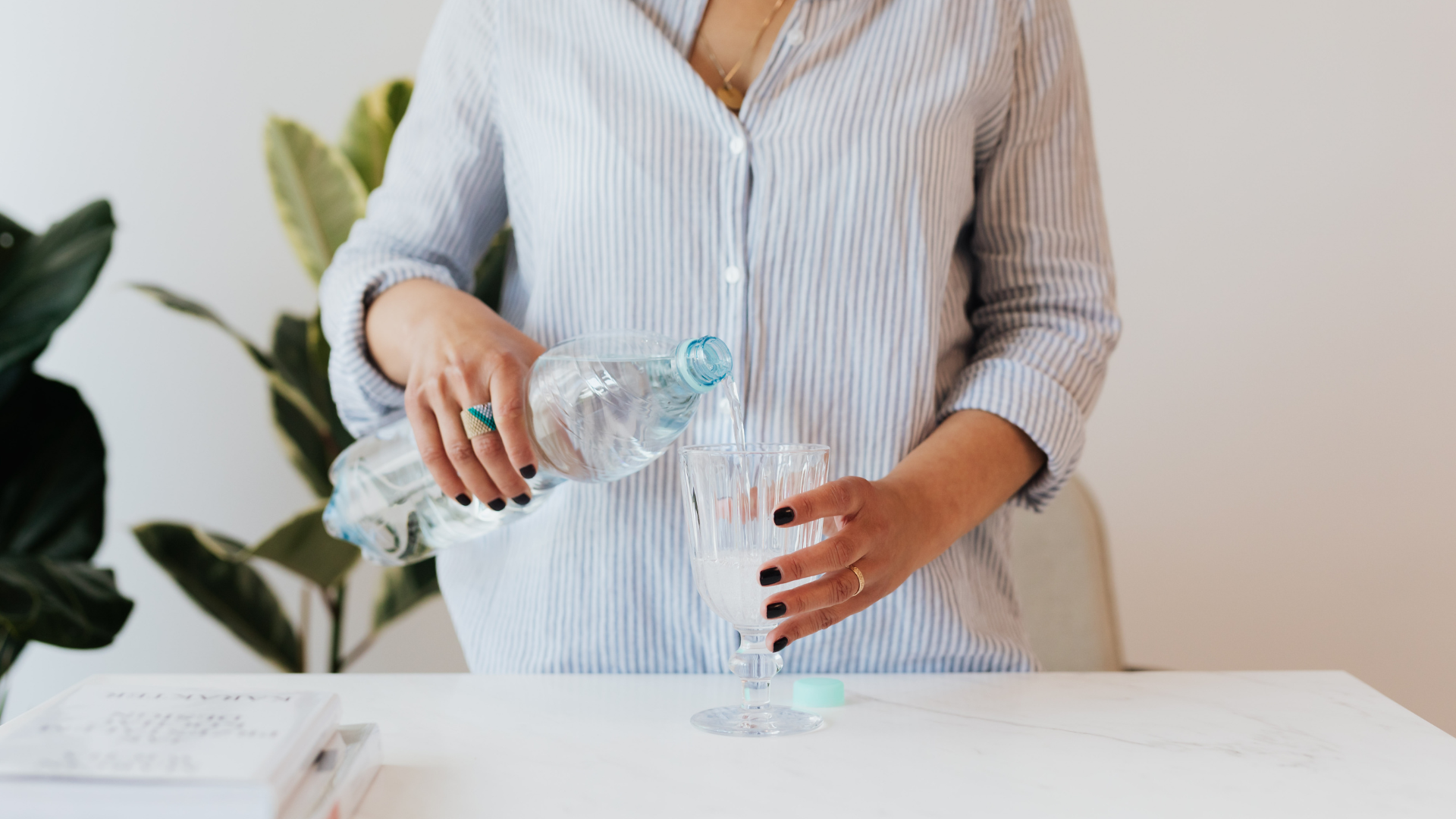 tecnología touchless dispensadores de agua